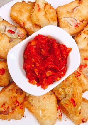 A picture of Yamarita and pepper sauce.