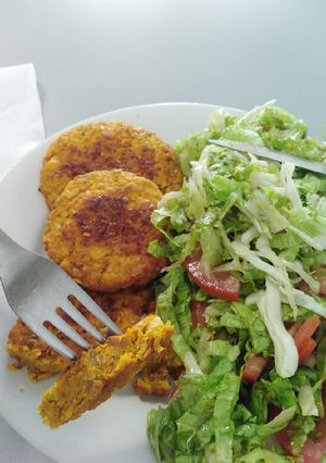 Una foto de Hamburguesas de zanahoria y maní