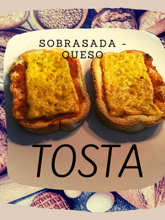 Una foto de Tosta de sobrasada y queso