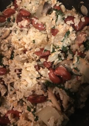 A picture of Vegan Basmati Rice, mushrooms, kidney beans, spinach, bean sprouts, onions and cashews.