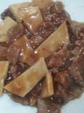 Ternera con setas y bambú y setas chinas