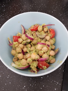 Foto principal de Ensalada de garbanzos y guacamole