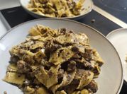 Una foto de pasta y mascarpone