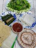 Thịt luộc cuốn bánh tráng rau sống chấm mắm rò
