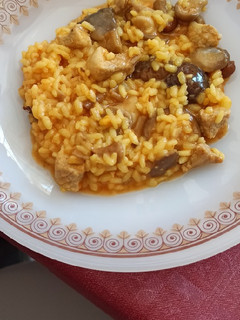 Una foto de Arroz con secreto de cerdo y setas