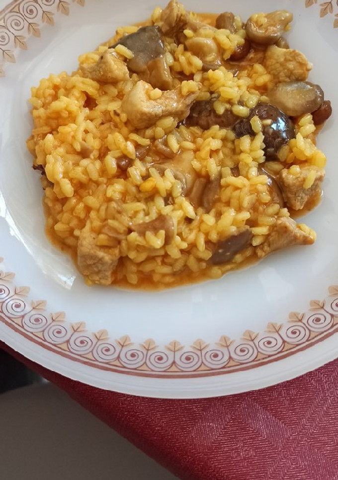 Una foto de Arroz con secreto de cerdo y setas