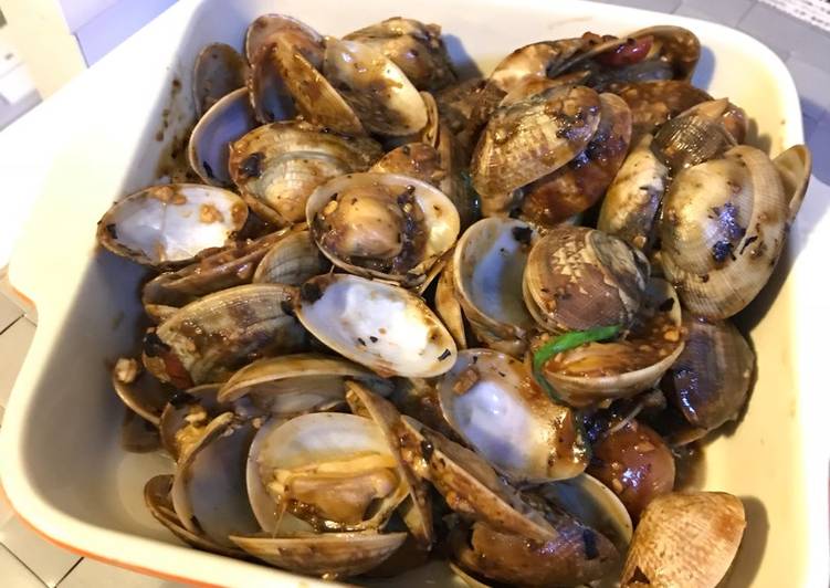 豉椒炒蜆 (Stir fried clams with blank beans sauce)