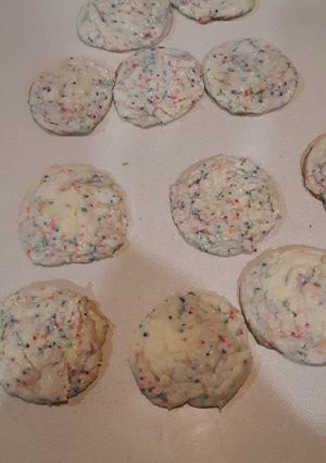 A picture of Cake Mix Cookies.