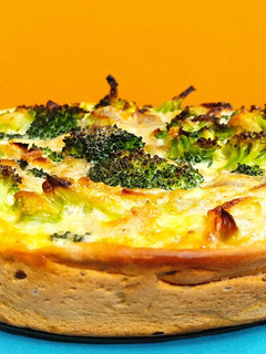 Una foto de Tarta de brócoli🥦, queso 🧀 y cebollas🧅