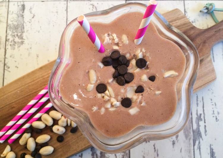 Easiest Way to Make Perfect Snickers Smoothie