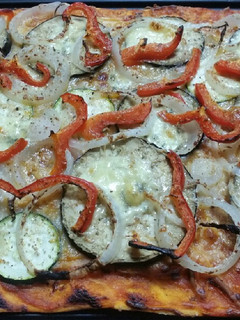 Una foto de Pizza de verduras (picantona o no, tu decides)
