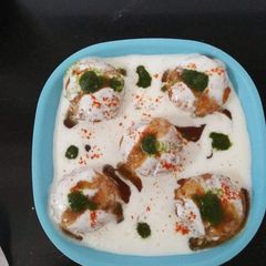 A picture of Aalu tikki Chaat.