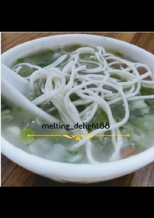 A picture of Clear Noodles Soup.