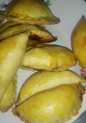 Una foto de Empanadas rellenas de carne, jamón y queso