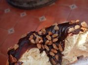 Una foto de donas al horno con levadura