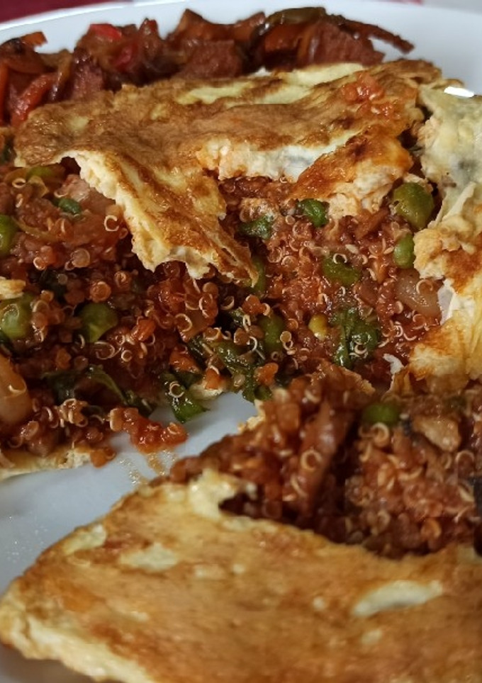 Una foto de Omuquinoa (omurice comida japonesa)