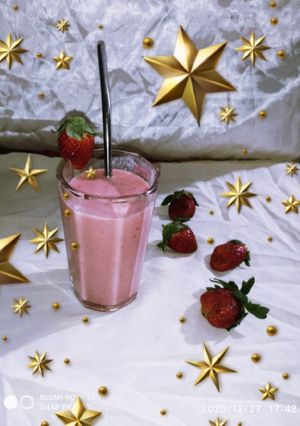 સ્ટ્રૉબેરી મિલ્ક શેક(Strawberry Milkshake Recipe in GujArati) રેસીપી મુખ્ય ફોટો