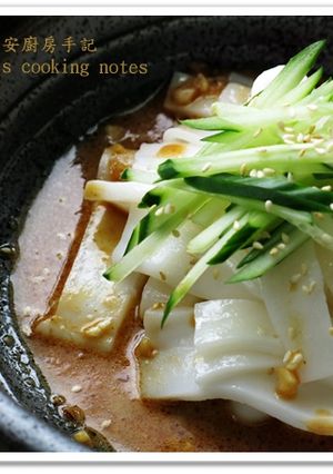 [芝蔴醬涼拌粄條]軟滑爽口的夏季麵食 的食譜成品照片