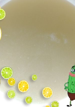 Una foto de Agua de pepino con limón