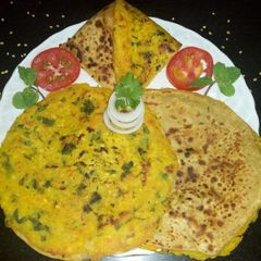 A picture of Roti moongdal chilla paratha.