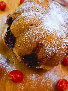 A picture of Jam Cake.