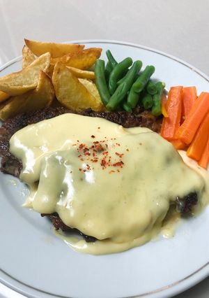 Foto resep Sirloin Steak with Cheese Sauce (Keto)