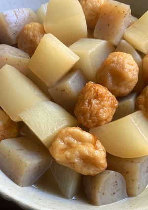 A picture of Simmered Daikon, Konnyaku (Konjac) and Fish Balls.