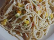Una foto de spaguetti naranja