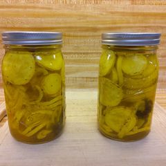 A picture of Lee's Bread and Butter Squash Pickles.