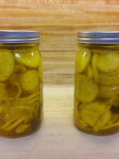 A picture of Lee's Bread and Butter Squash Pickles.