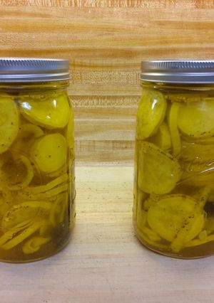 A picture of Lee's Bread and Butter Squash Pickles.