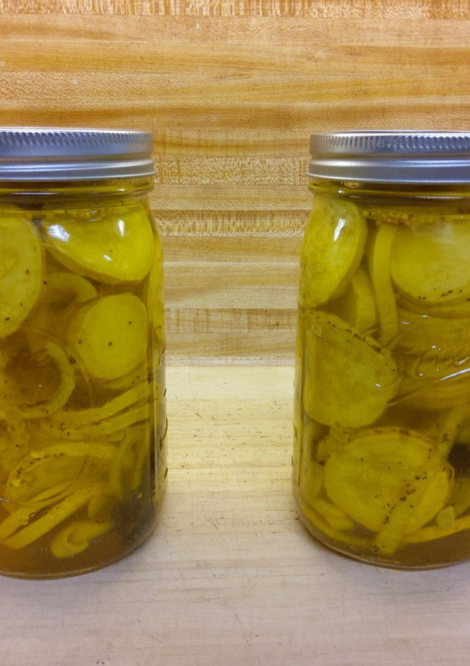 A picture of Lee's Bread and Butter Squash Pickles.