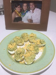 Una foto de Huevos Rellenos de Palta y Queso 🧀 Azul