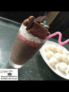 A picture of Oreo milkshake.