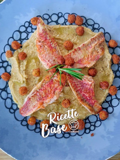 Foto di Purea di ceci, filetti di triglia e ceci croccanti alla paprika