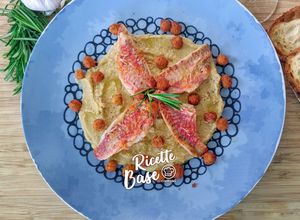 Foto di Purea di ceci, filetti di triglia e ceci croccanti alla paprika
