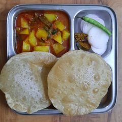A picture of Aloo puri.