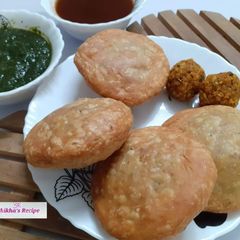 A picture of Moong Dal khasta kachori.