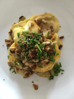 Una foto de Raviolis frescos rellenos de calabaza