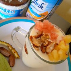 Yogurt and fruit parfait A picture of Yogurt and fruit parfait.