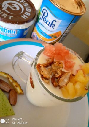 A picture of Yogurt and fruit parfait.