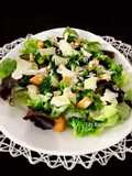 Ensalada César con brócoli