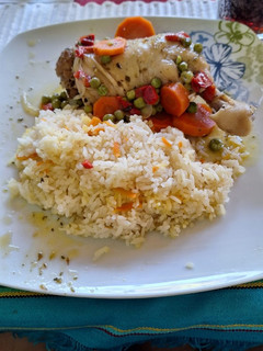 Una foto de Pollo arvejado