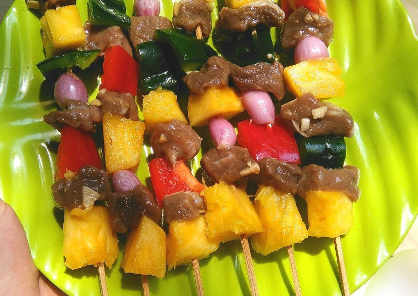 Hawaiian grilled beef kabobs aka sate daging paprika nanas