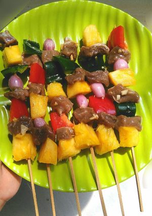 Foto resep Hawaiian grilled beef kabobs aka sate daging paprika nanas