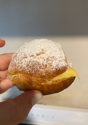 Una foto de Pancito de leche y crema pastelera