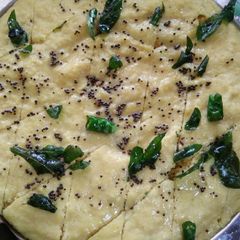 A picture of Gujarati famous snacks, Dhokla.