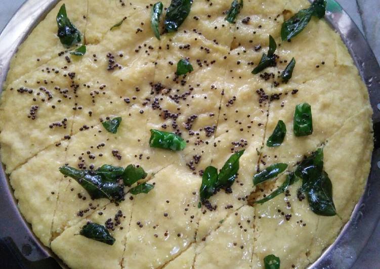 Gujarati famous snacks, Dhokla