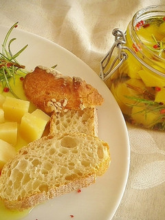 Una foto de Queso manchego a la pimienta rosa