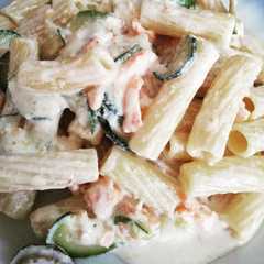 Foto di Rigatoni con zucchine, salmone e crema di parmigiano